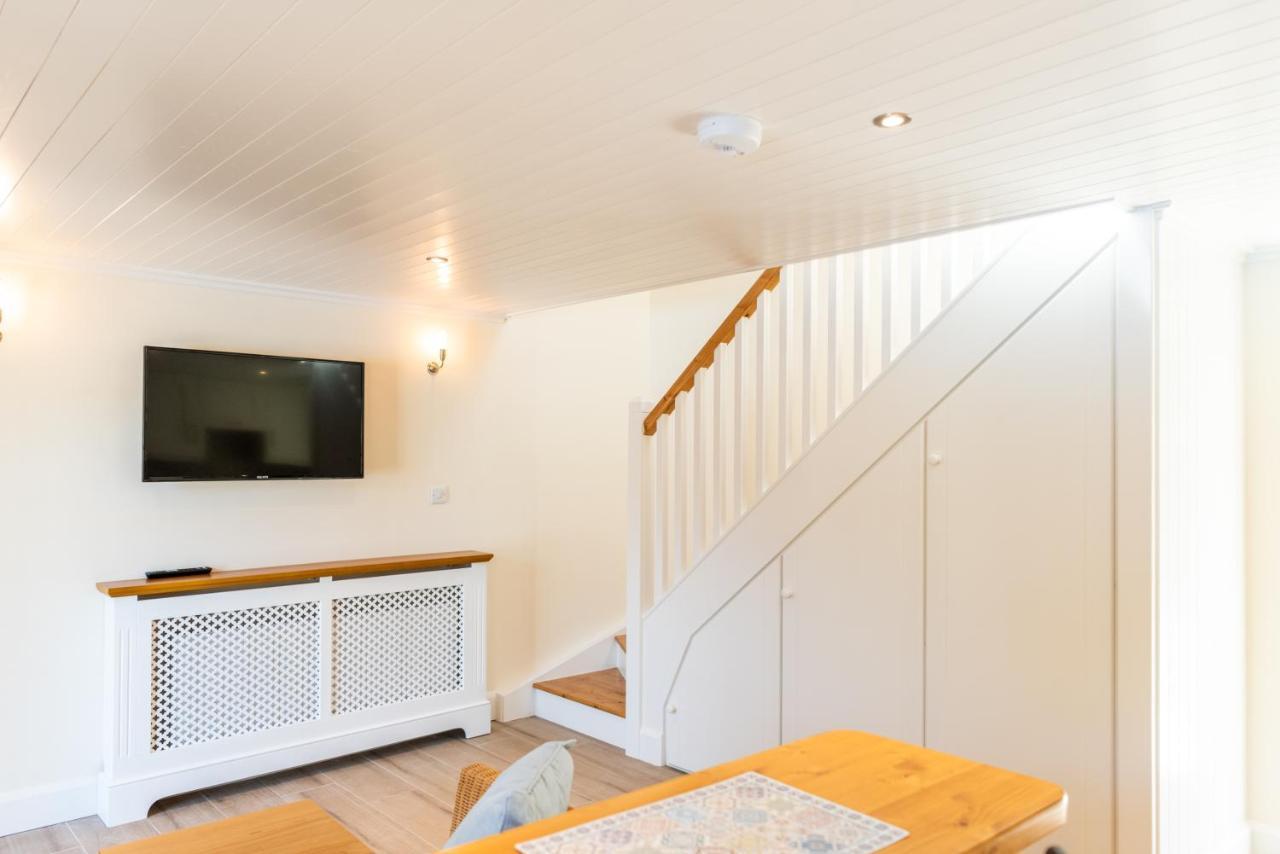 Ardnavaha House - Poolside Cottages 크로나킬티 외부 사진